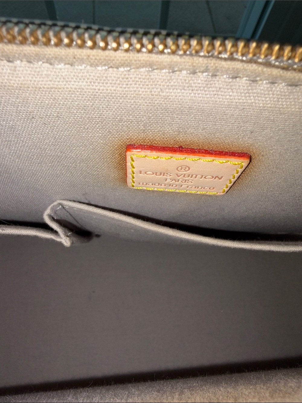 Louis Vuitton Alma large handbag in silver gray monogram patent leather - Picture 3 of 8